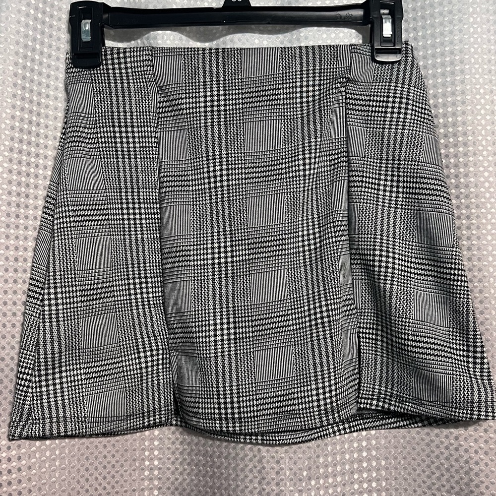 Liz & Sara 90’s Style Black & White Plaid Mini Juniors Small